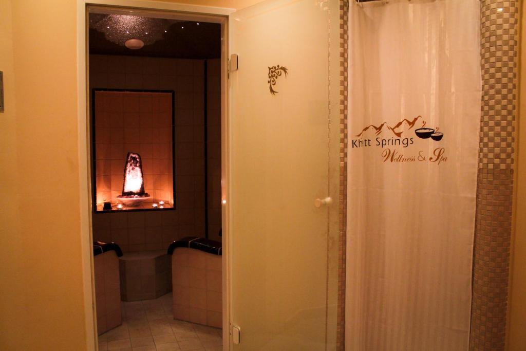 Golden Tulip Khatt Springs Resort & Spa Ras al-Khaimah Exterior foto
