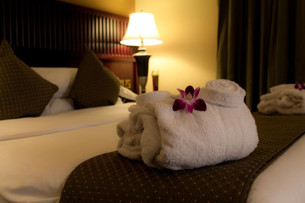 Golden Tulip Khatt Springs Resort & Spa Ras al-Khaimah Exterior foto